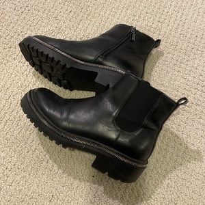 Blondo Waterproof Zipper Ankle Boot